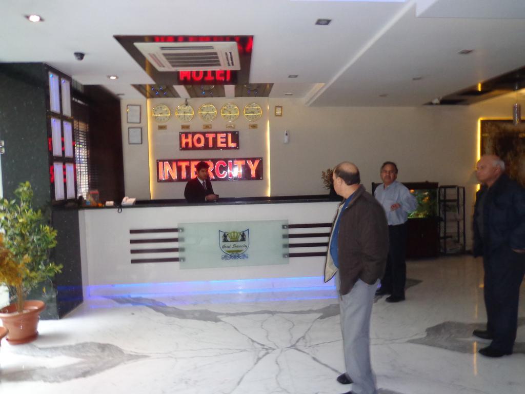 Dewdrop Intercity Hotel Nova Deli Exterior foto